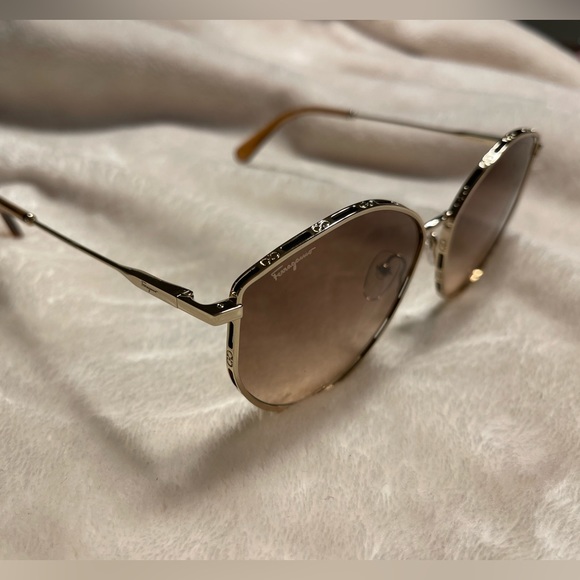 Salvatore Ferragamo SF264S 796 GOLD/CARAMEL - Picture 5 of 9